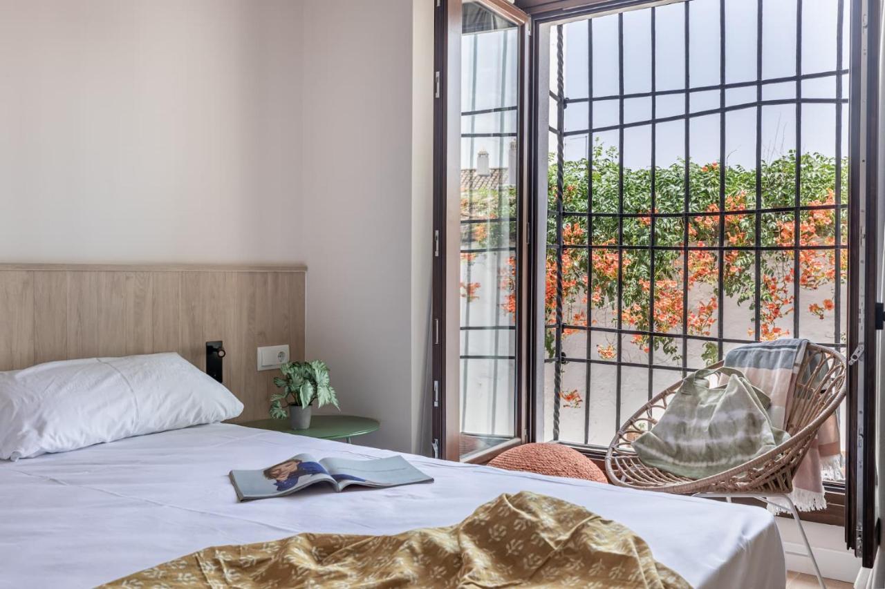 Libere Cordoba Patio Santa Marta Hostel Exterior photo A bedroom in a hotel