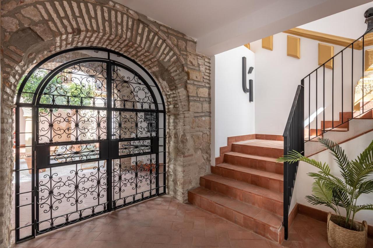 Libere Cordoba Patio Santa Marta Hostel Exterior photo Interior of the house