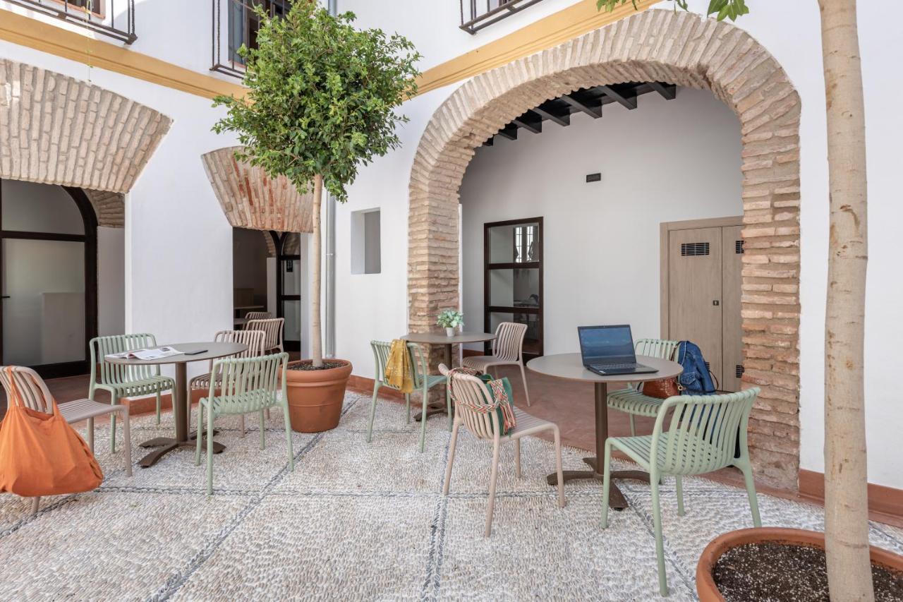 Libere Cordoba Patio Santa Marta Hostel Exterior photo Patio of the University of Málaga