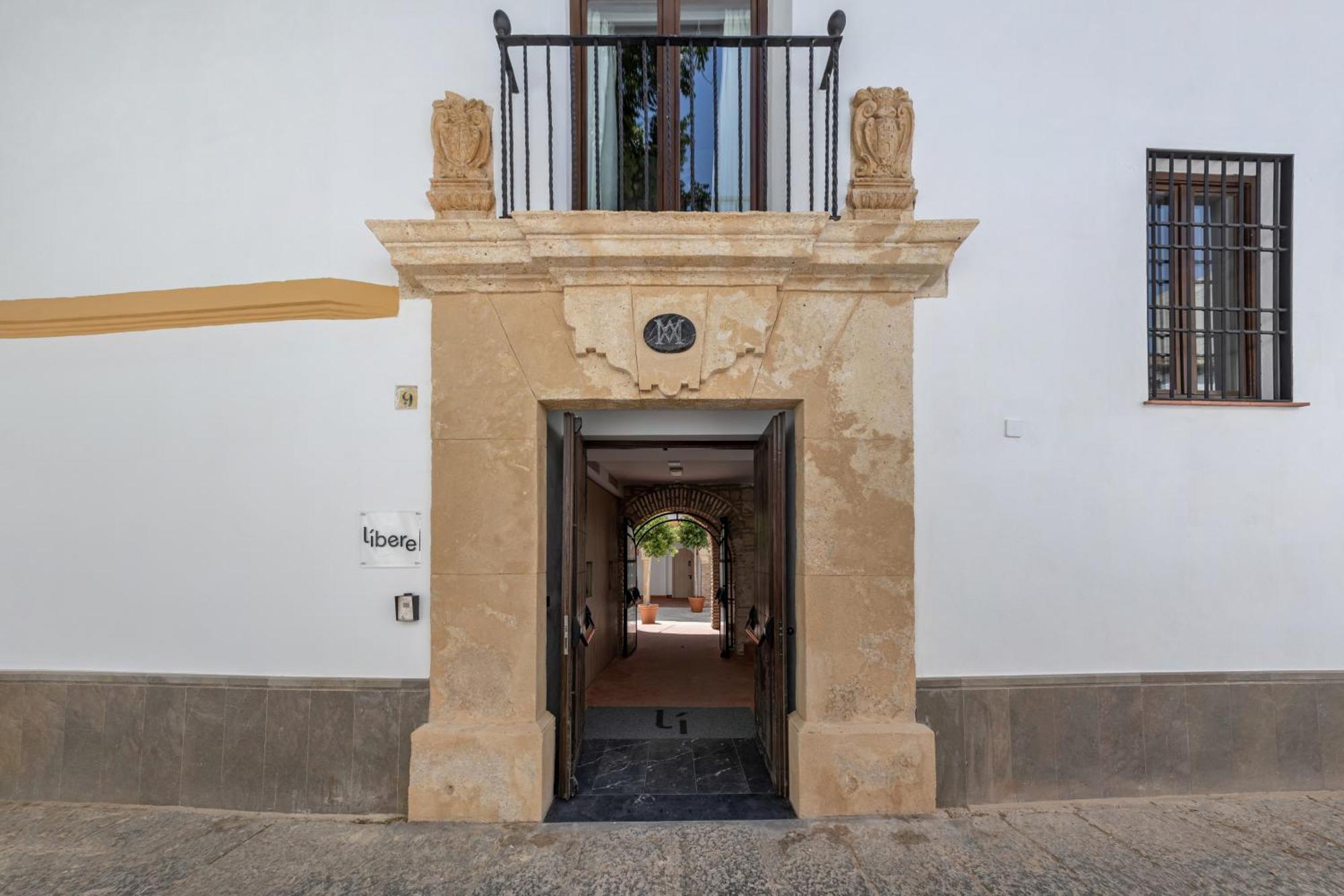 Libere Cordoba Patio Santa Marta Hostel Exterior photo Entrance to the museum